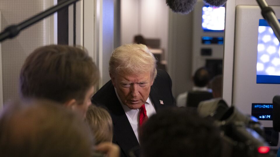 Если Путин "использует свои деньги", то "это нормально", сказал Трамп