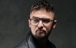 Julik народився 1990 року у Львові