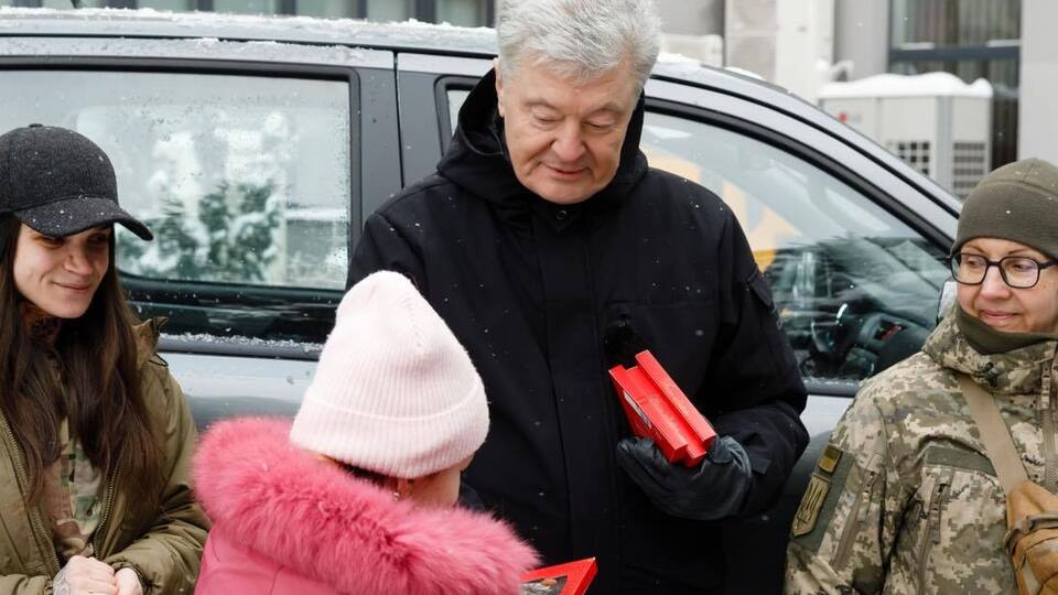 Порошенко как не верили, так и не верят 77% украинцев, пишет Олещук