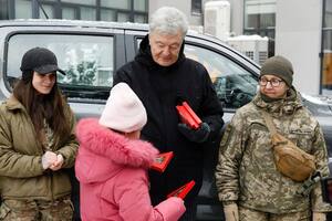 Порошенку як не вірили, так і не вірять 77% українців, написав Олещук