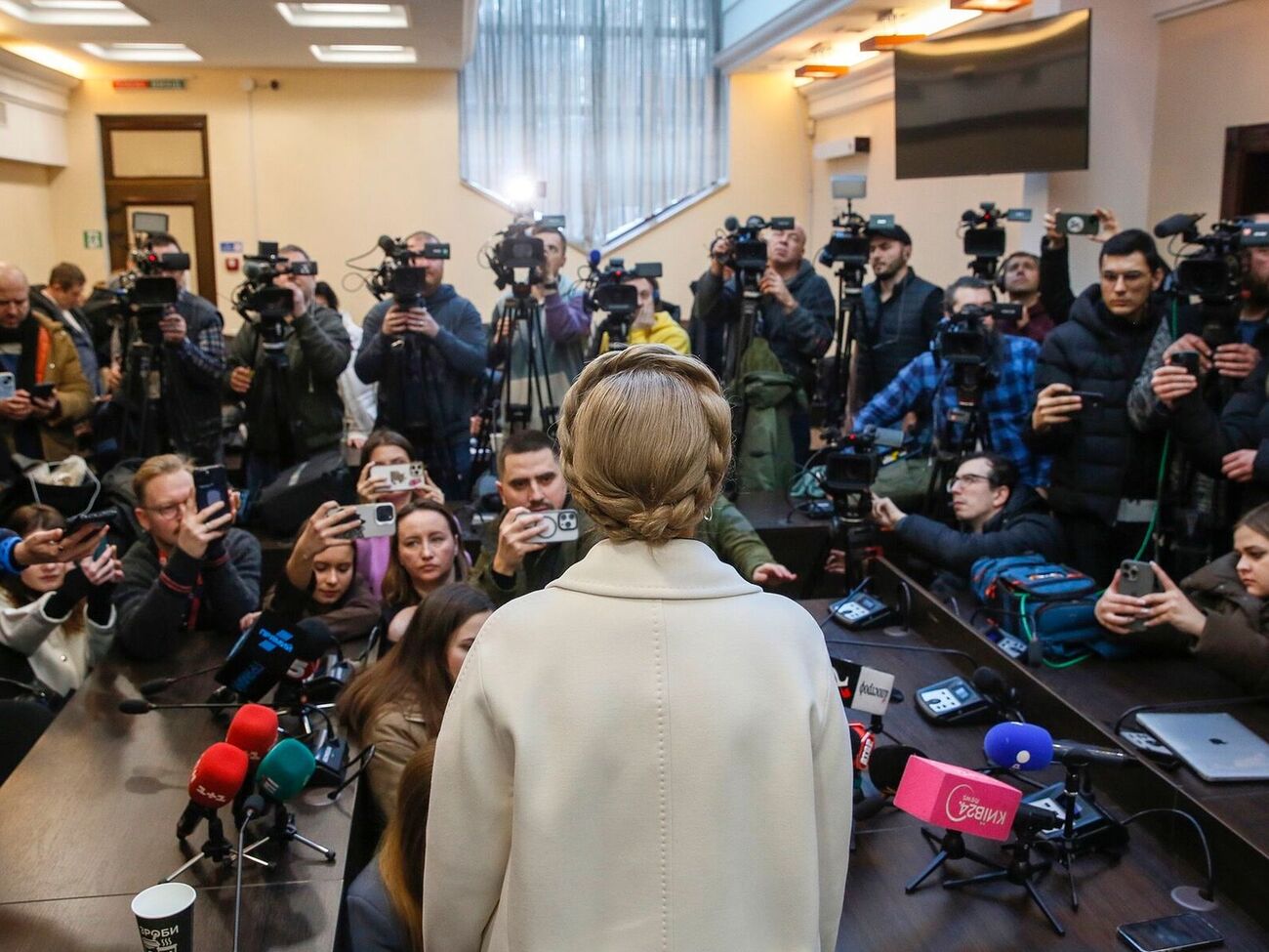 То, как власти Украины ведут политически чувствительные расследования, будет иметь последствия далеко за пределами текущего кризиса, говорится в статье IBT