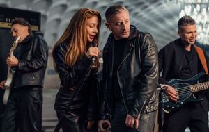 Тина Кароль отметила, что Жадан написал композицию о состоянии, когда любовь становится единственной опорой