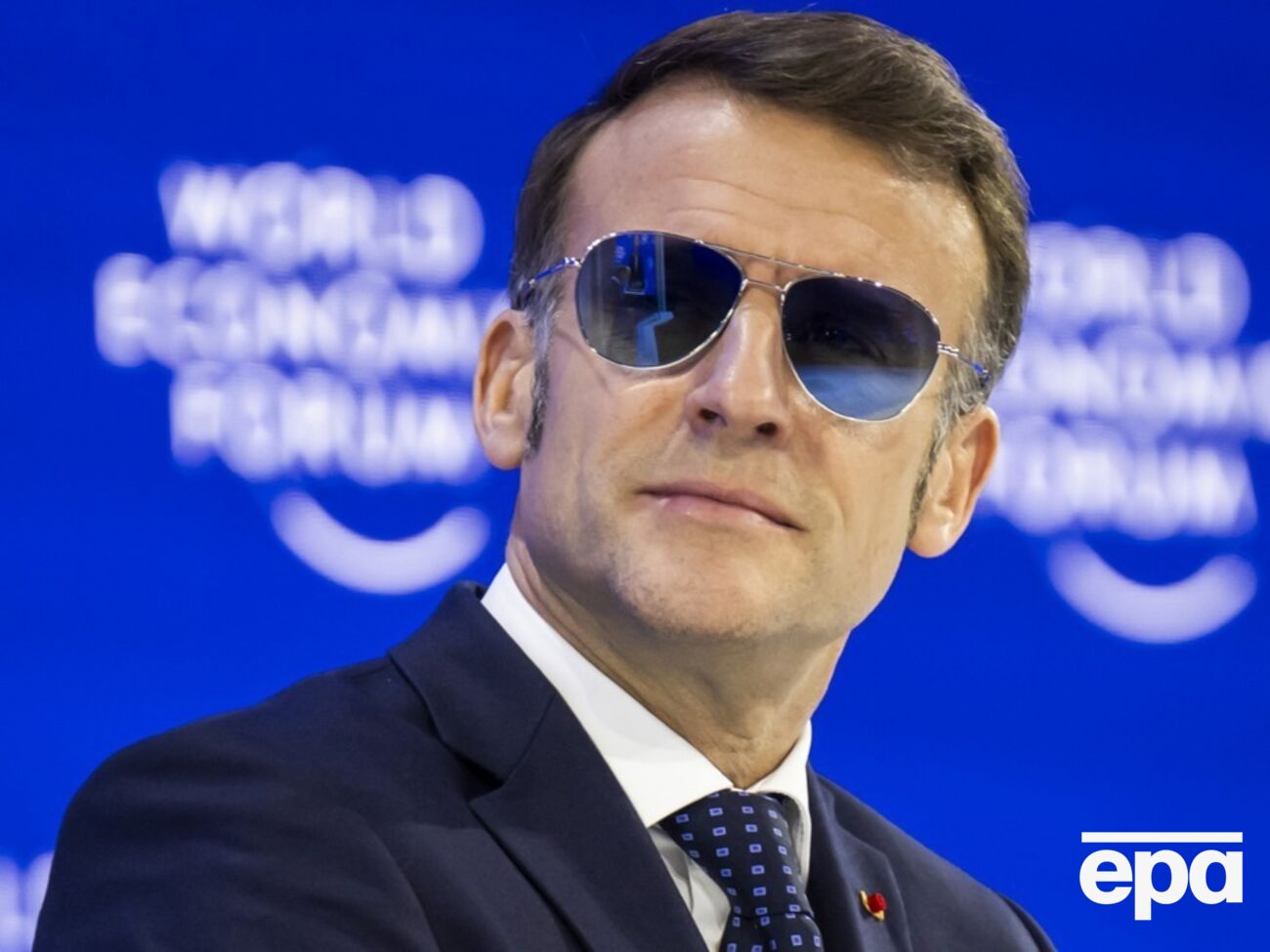 Очки, которые носил Макрон на форуме, стоят €659