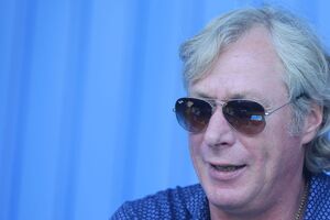 Михайличенко рассказал, что сантехника "за грудки взял", но "руки не распускал"