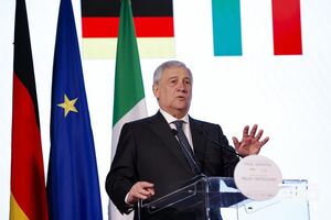 Европа гарантировала независимость Украины, отметил Таяни