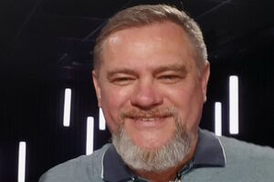 Старий дід Трамп відчував, як молодий красень перемкнув на себе увагу виборців