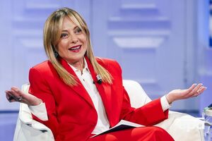 Премьер призывала европейских коллег сохранять спокойствие