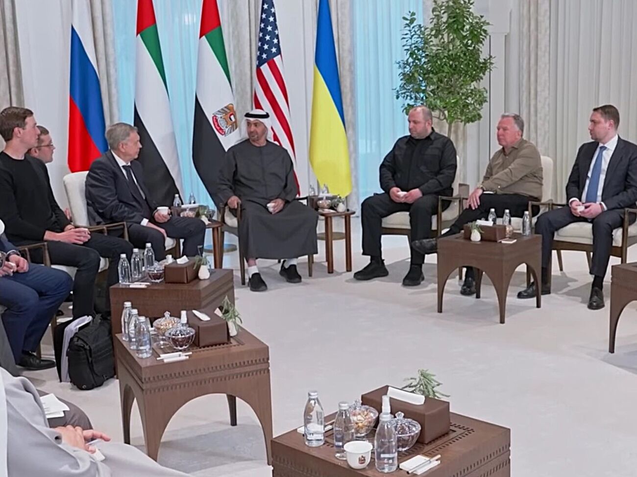 Президент ОАЭ шейх Мохамед бин Заид Аль Нагаян встретился с главами делегаций