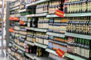 У Кременчуці чоловік не розрахувався за пиво й покинув магазин, суд призначив йому покарання, написали ЗМІ