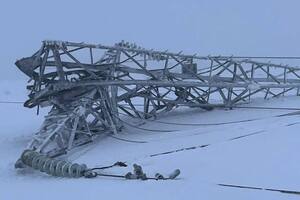 Губернатор Мурманской области показал обрушившуюся опору ЛЭП