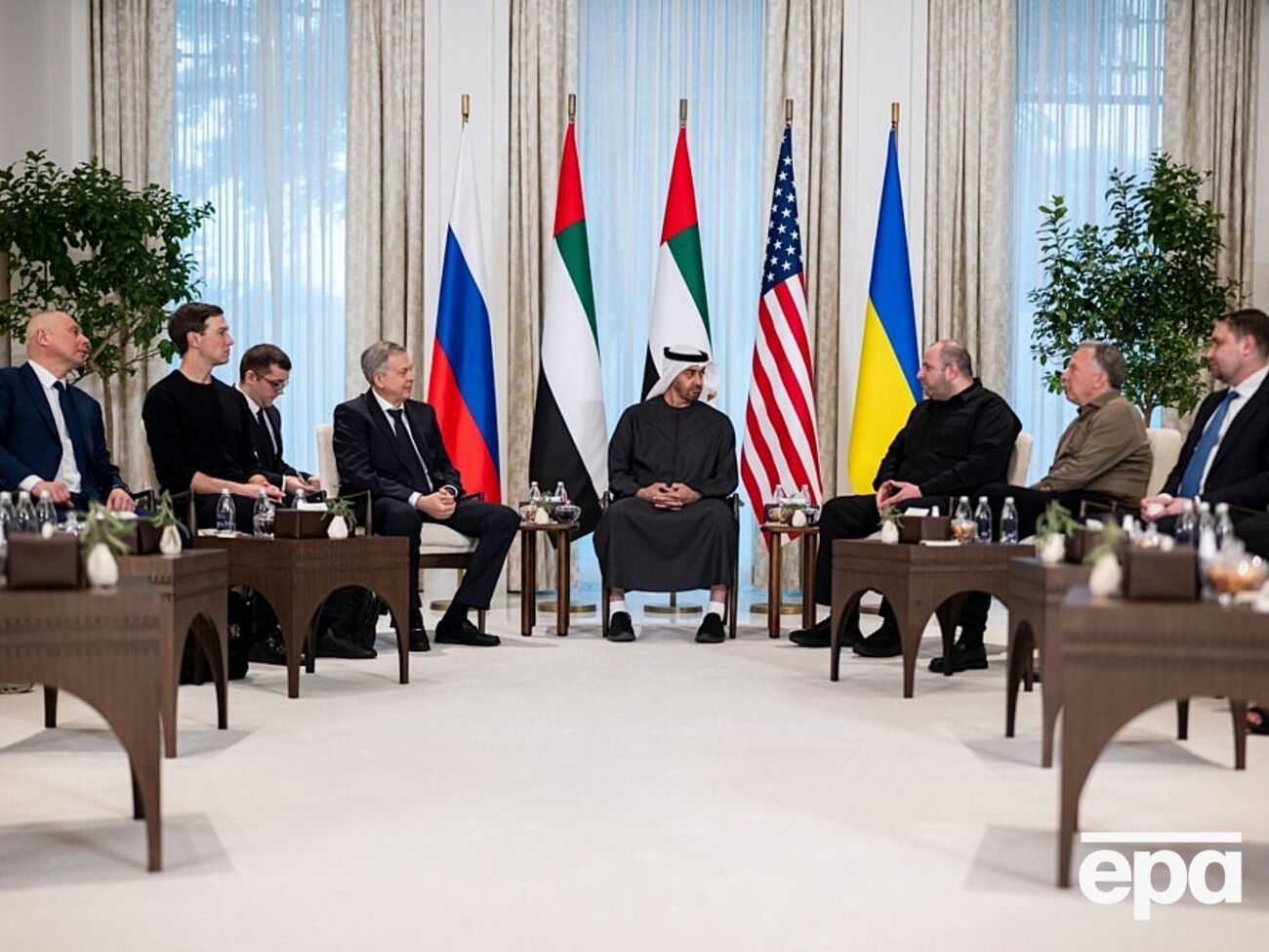 Переговоры будут продолжаться в Абу-Даби, уточнил журналист