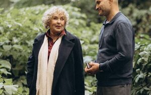 Для десерту візьміть 200 г цукру і 100 г глюкозного сиропу