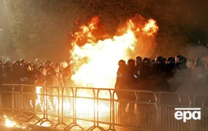 Сутички протестувальників і поліції сталися біля будівлі уряду