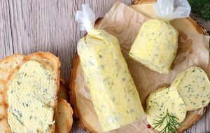 Для намазки возьмите 30 г майонеза