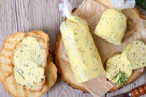 Для намазки возьмите 30 г майонеза