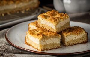 Верхнім шаром пирога є терте тісто