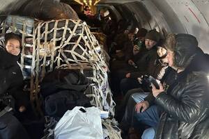 У російському Іркутську пасажирів цивільного рейсу без попередження перевозили вантажним літаком