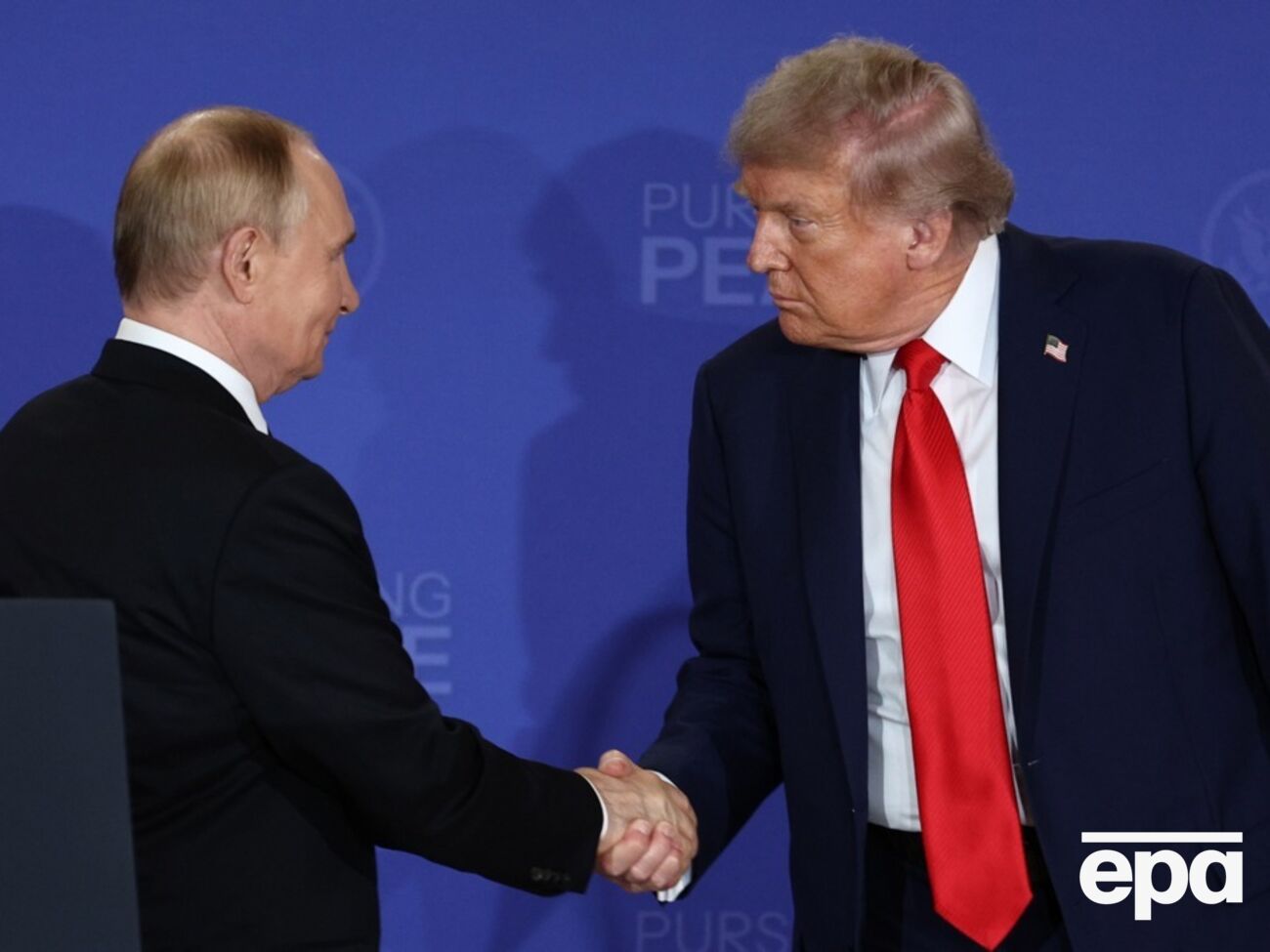 Дії адміністрації Трампа стають схожими на дії РФ, вказала NYT