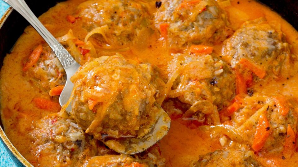 Для тефтелей возьмите 750 г свиного фарша