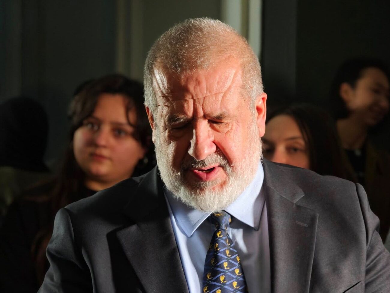 Шредер вчинив, як пристаріла повія