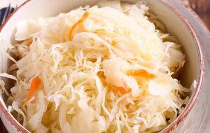 Для маринаду знадобиться 1,5 ст. л. меду на 1 л води