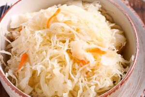 Для маринаду знадобиться 1,5 ст. л. меду на 1 л води