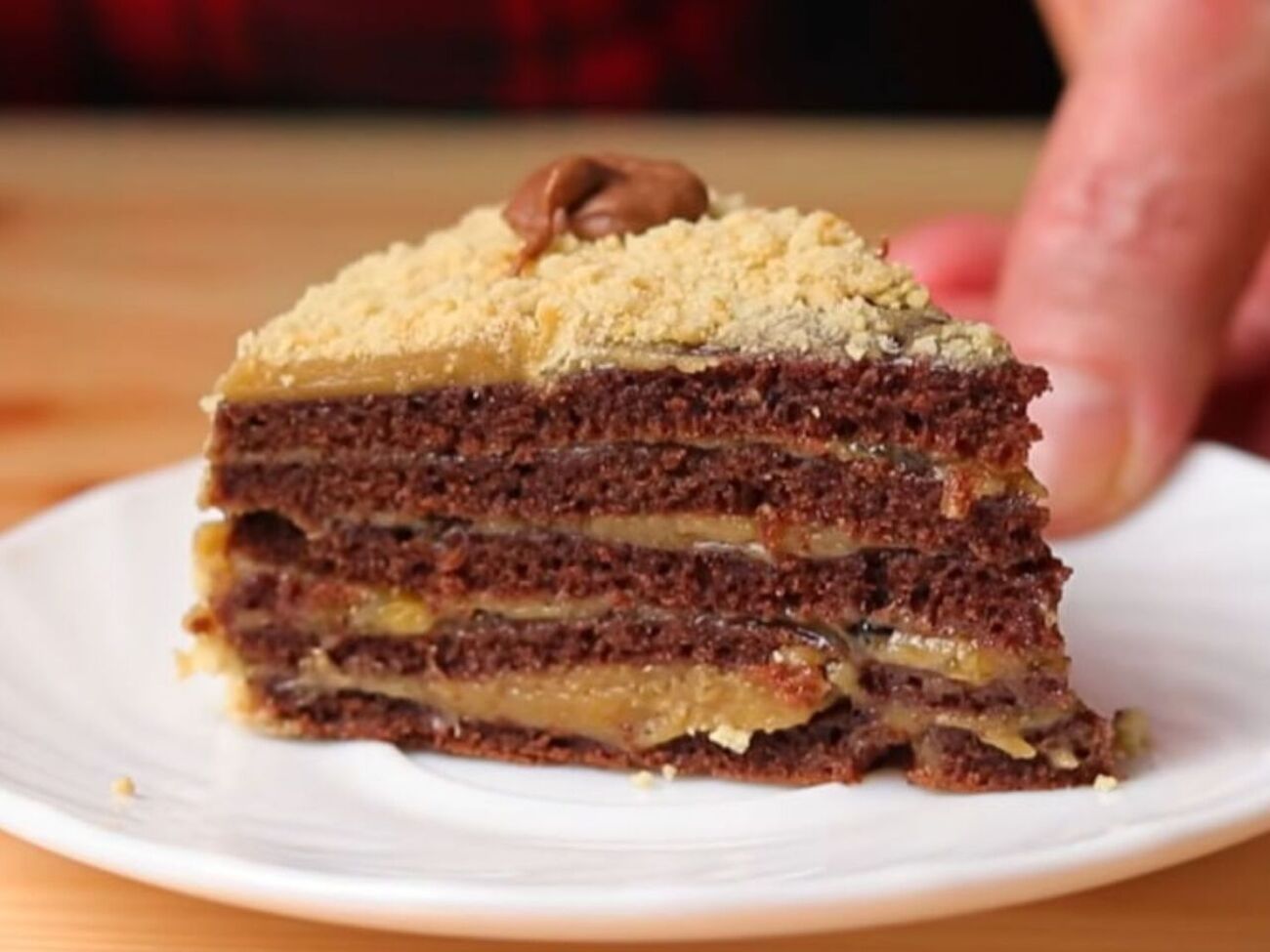 Торт должен настояться в холодильнике пару часов