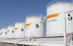 За даними Генштабу, на заводі уражено елементи установки перероблення нафти