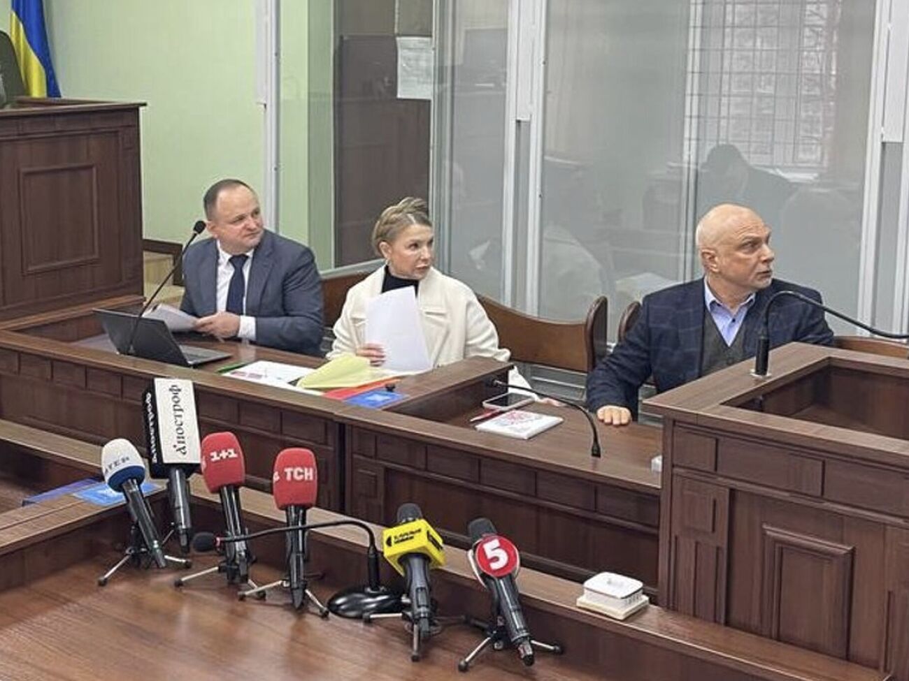 Суд разрешил Тимошенко общаться с народными депутатами и свободно передвигаться по территории Украины