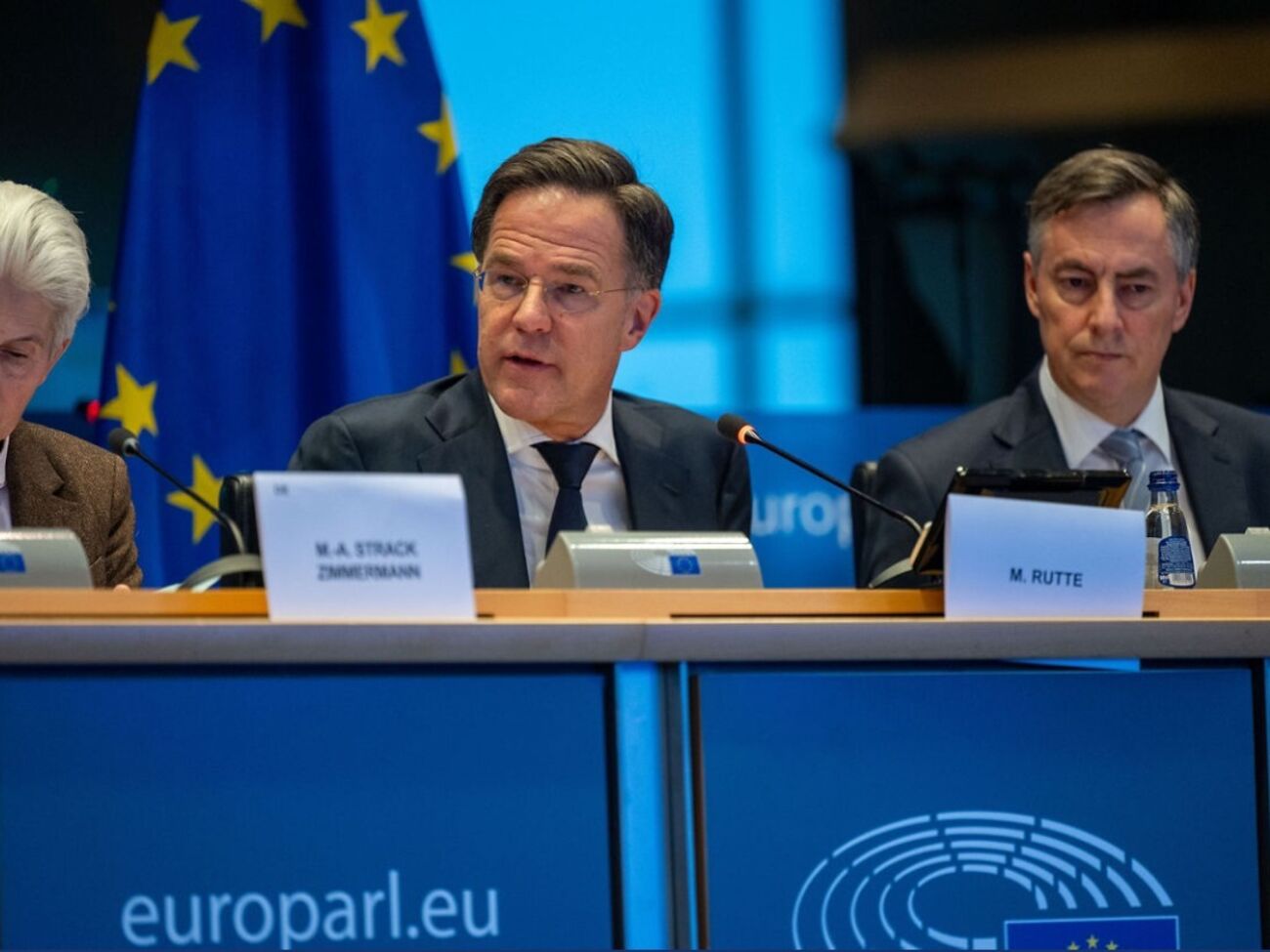 Рютте зазначив, що деякі з європейських країн мають у своєму розпорядженні великі запаси перехоплювачів