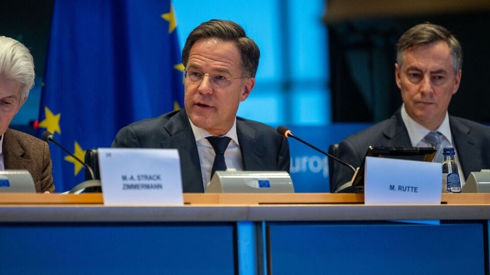 Рютте зазначив, що деякі з європейських країн мають у своєму розпорядженні великі запаси перехоплювачів