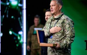 Елизаров получил наградное оружие