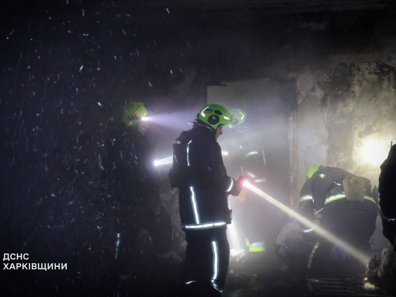 У Харкові були влучання в будівлю навчального закладу і по території об'єкта, де "також сталася пожежа", розповіли в ГУ ДСНС в області