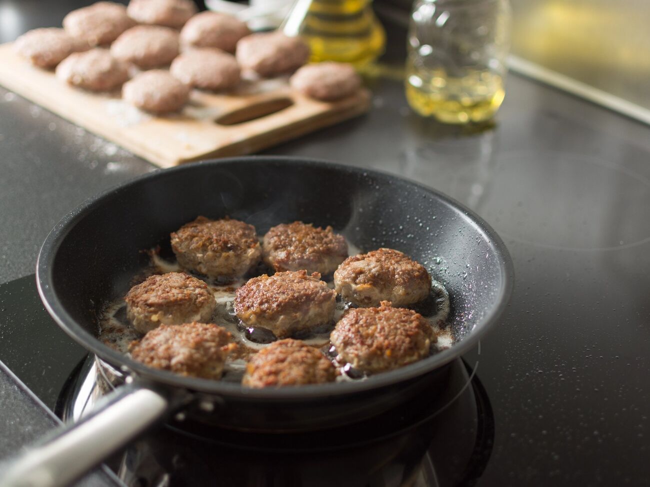 Котлети не пригорять завдяки одному із правил