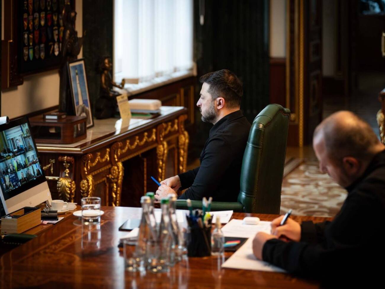 Зеленский провел селектор по ситуации в регионах