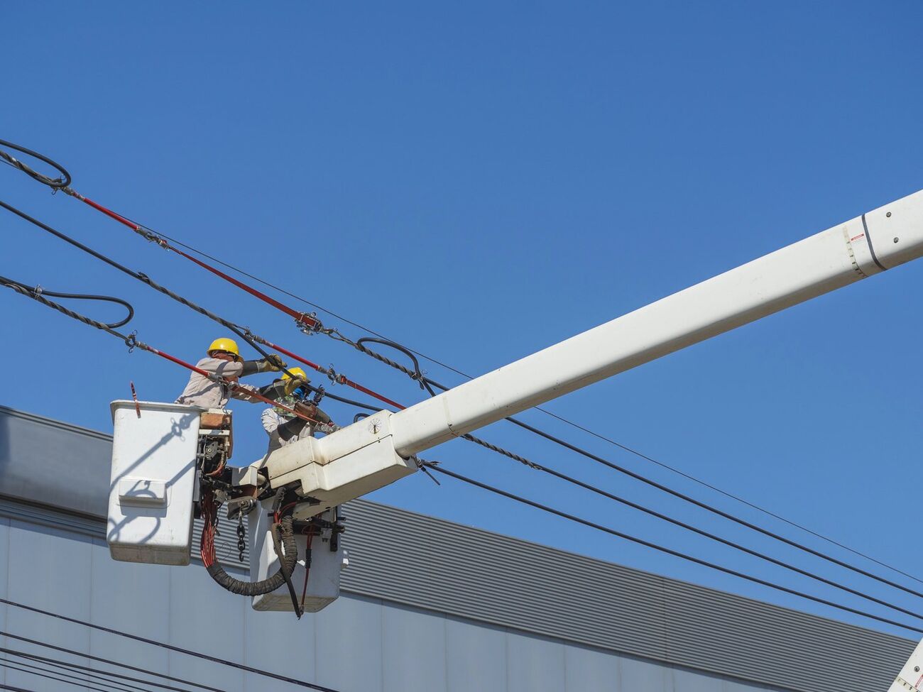 ДТЭК восстановил подачу энергии в нескольких областях