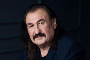 Гига завещал, чтобы его похоронили во Львове на Лычаковском кладбище. Его воля была исполнена