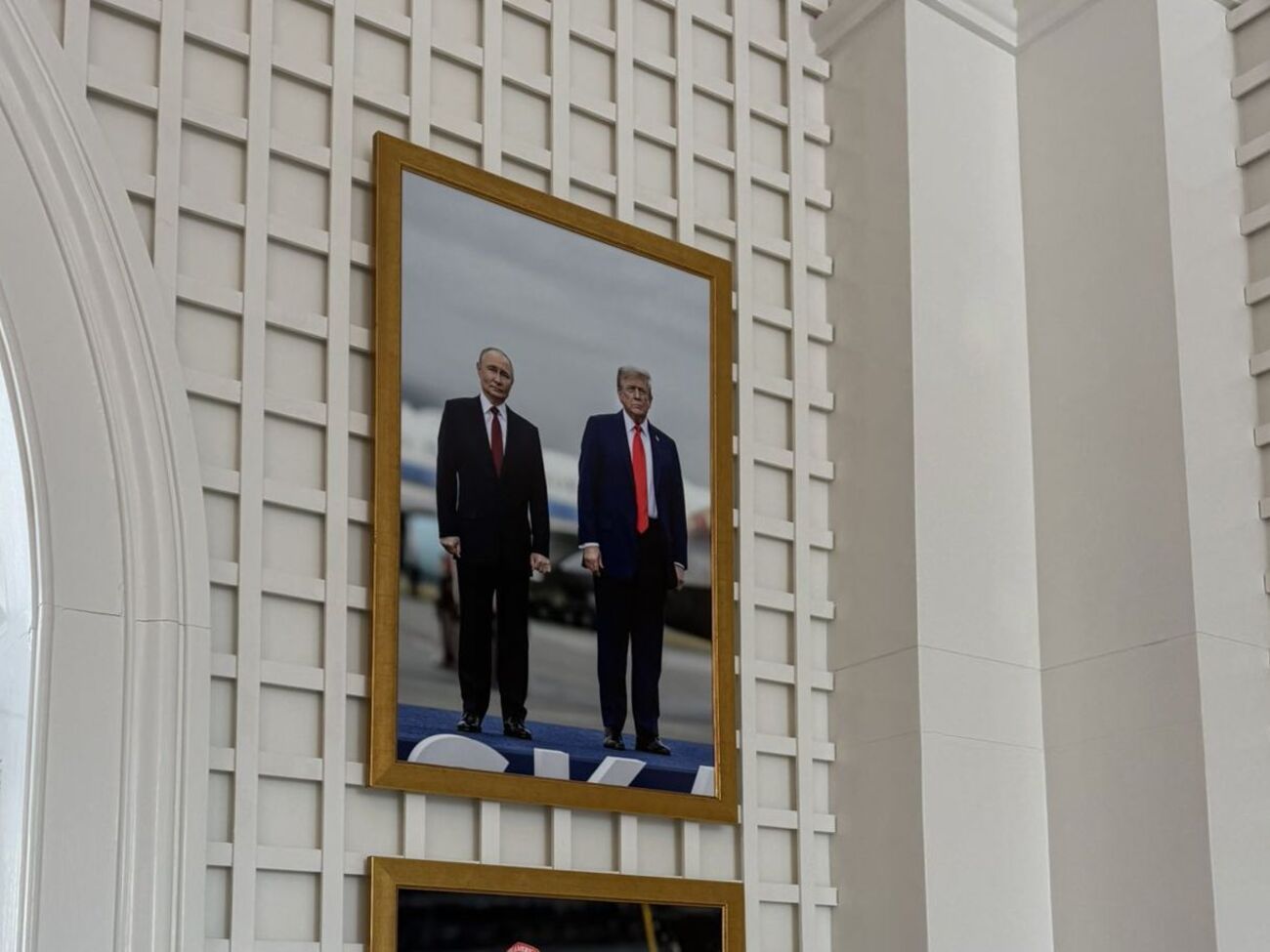 Фото Трампа с Путиным появилось на стене Белого дома