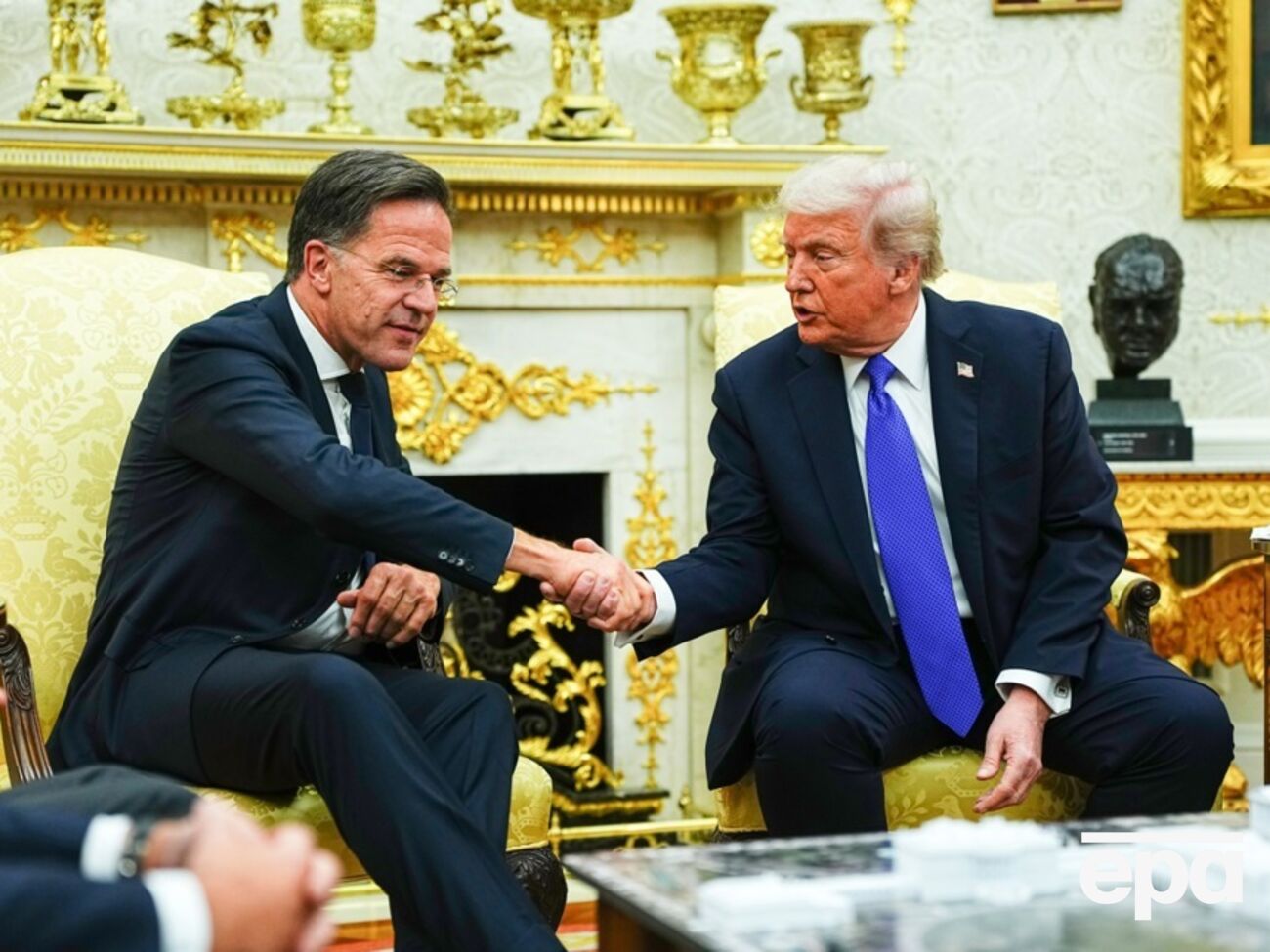 Позиция Рютте по отношению к Трампу вызывает внутреннее напряжение в Североатлантическом альянсе, пишет СМИ