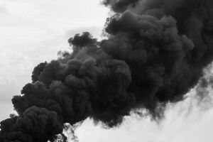 Из-за удара загорелись нефтепродукты