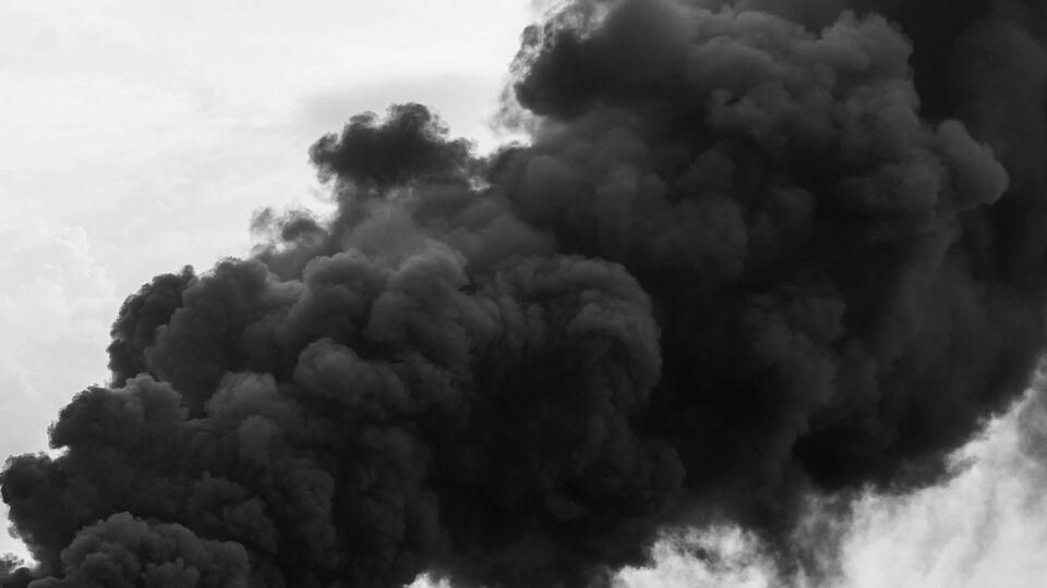 Из-за удара загорелись нефтепродукты