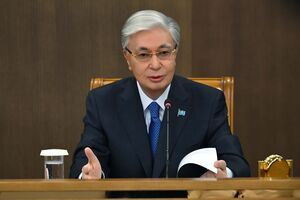Токаев назвал "возмутительным" факт перевода через Казахстан почти $14 млрд