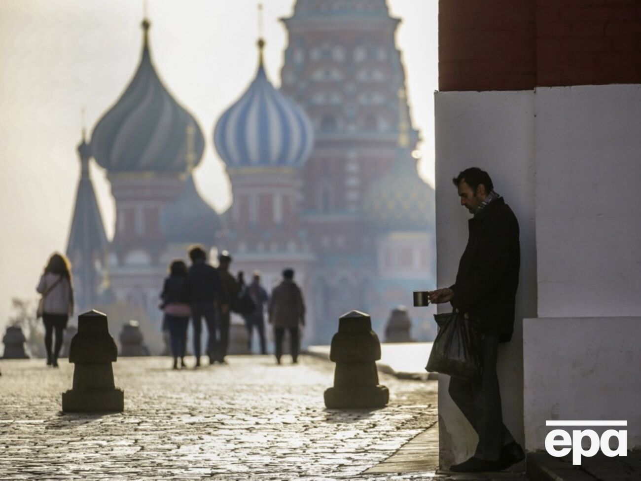 У перехопленій розмові росіяни обговорюють, що їхніх доходів вистачає тільки на харчування й податки