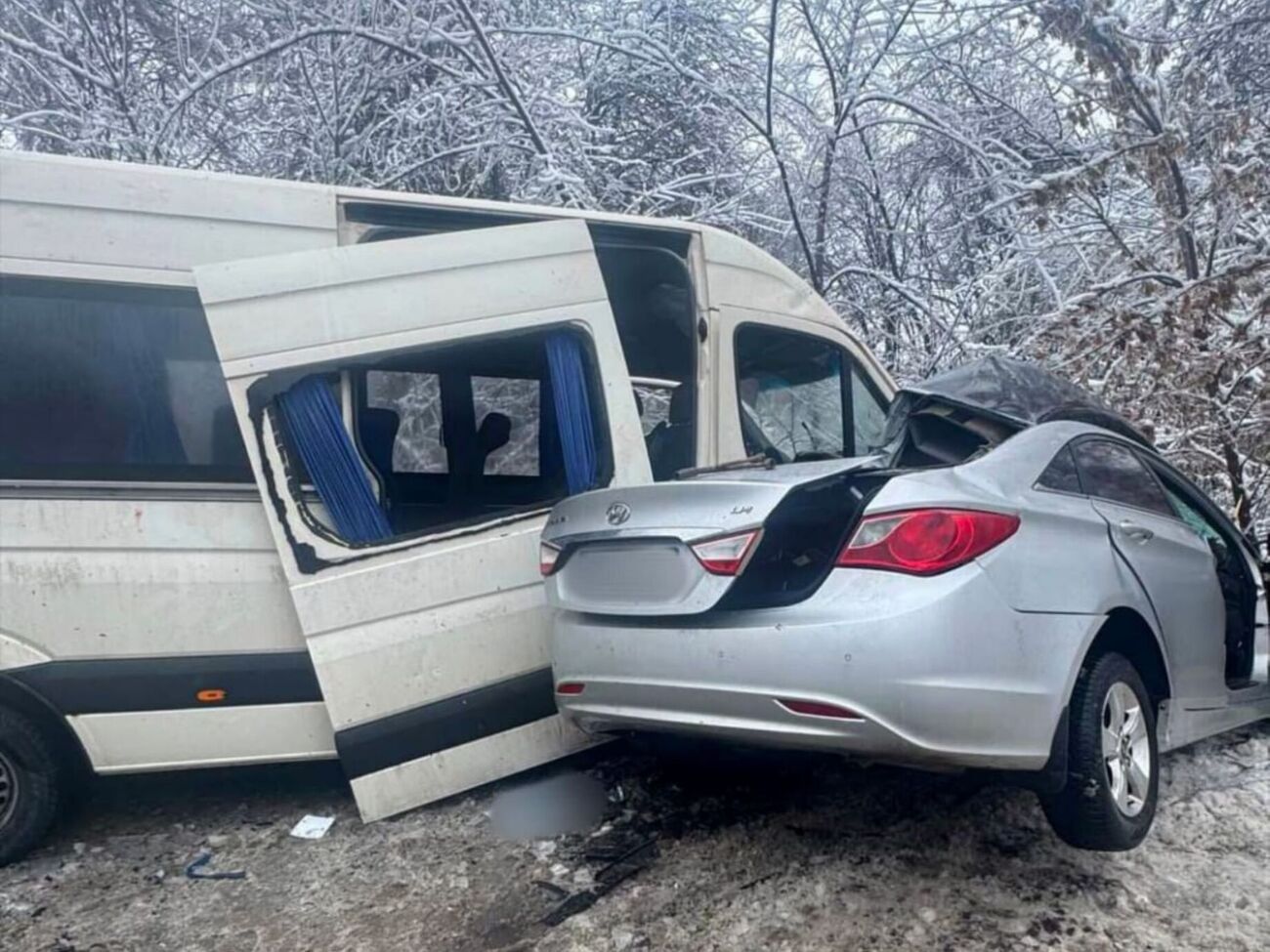 Двоє людей, які були в легковику, загинули