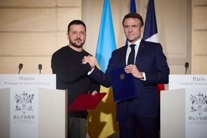 Франция будет поддерживать Украину "столько, сколько будет необходимо", заверил Зеленского Макрон