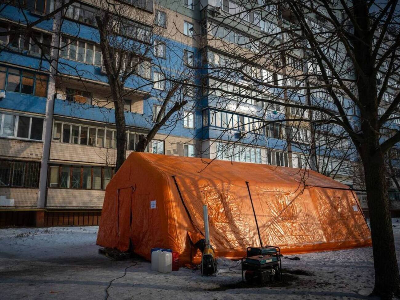 У рамках програми "СвітлоДім" багатоквартирні будинки зможуть отримати кошти для автономного електроживлення