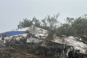 Местные жители в Колумбии нашли самолет полностью разрушенным
