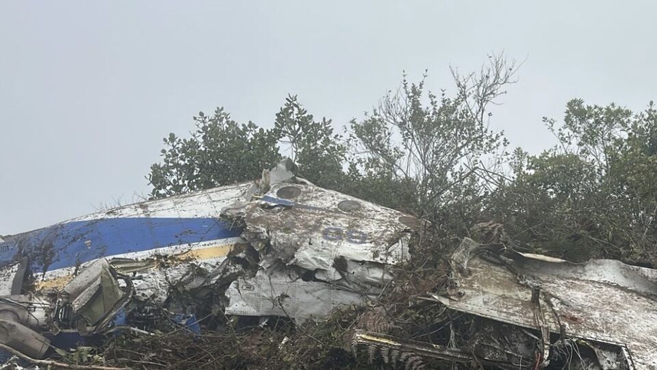 Местные жители в Колумбии нашли самолет полностью разрушенным