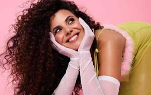 Каменських переїхала за кордон