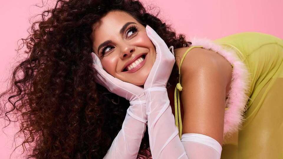 Каменских переехала за границу